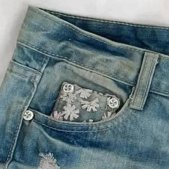 Women’s Distressed Denim Shorts - Picture 2 of 4